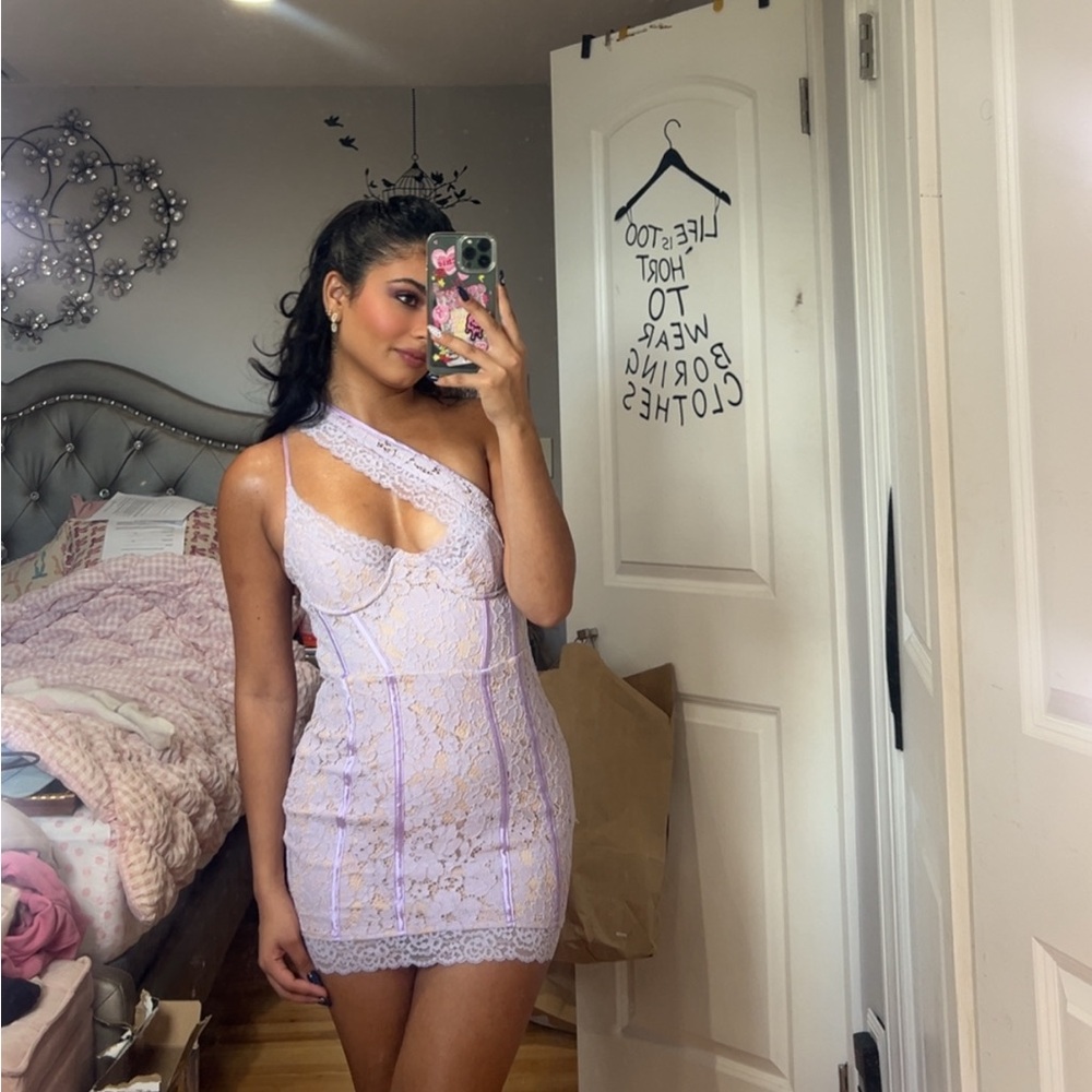Pretty little thing. Size 0 only worn once. Open to negotiation